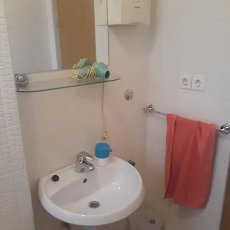 بيت شباب Green Hostel زادار