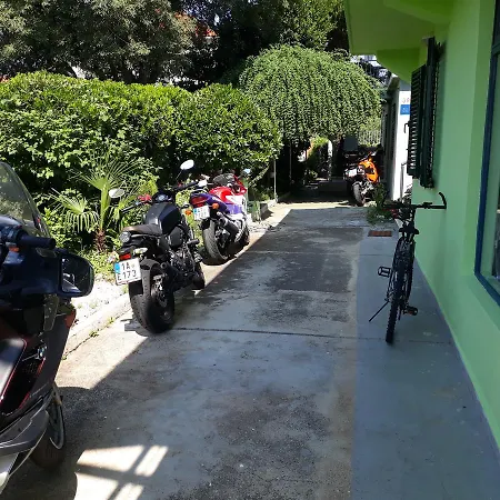 Green Hostel بيت شباب *