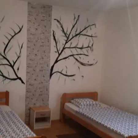 Green Hostel بيت شباب