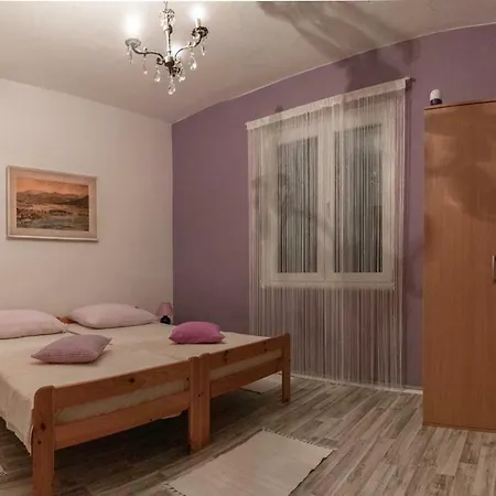 Green Hostel *