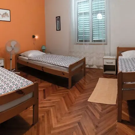 بيت شباب Green Hostel *